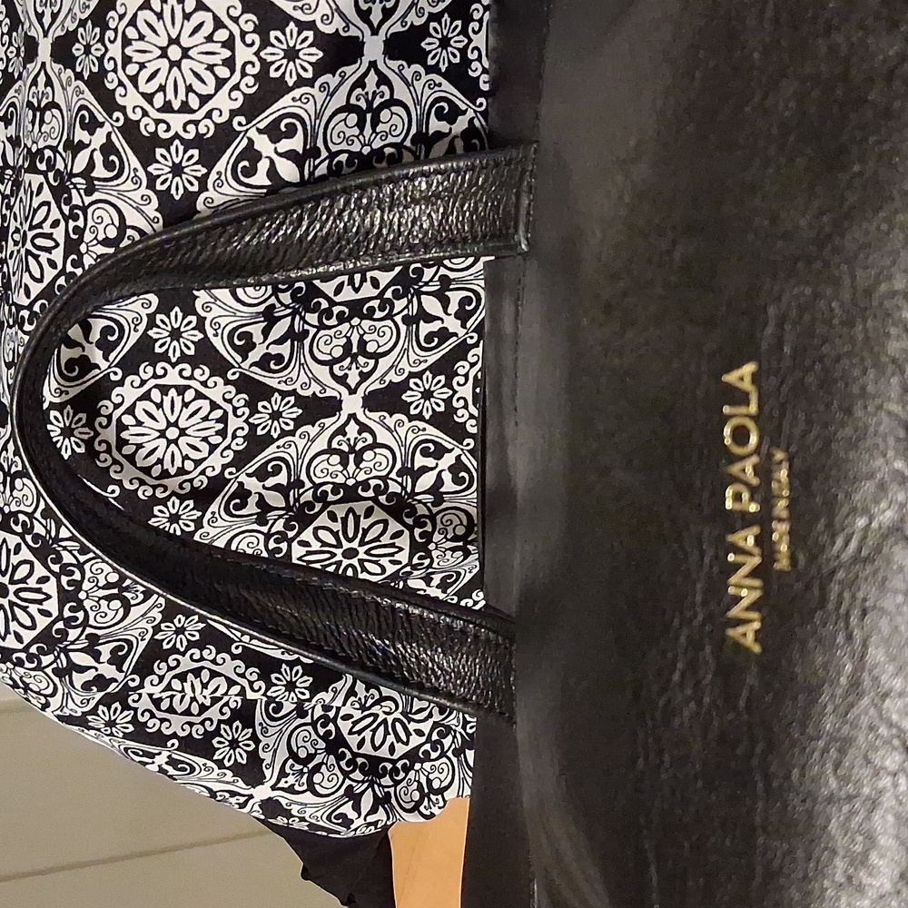 Anna Paola Black Leather Tote Bag - Picture 9 of 16